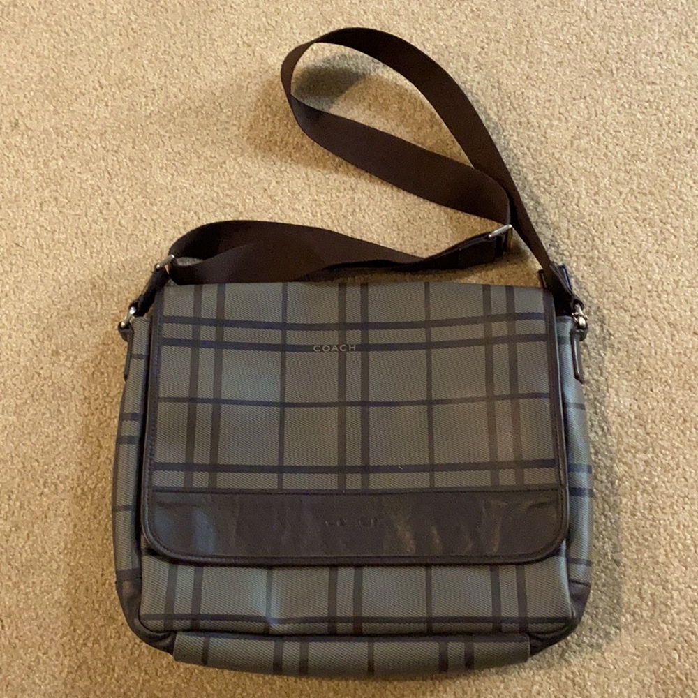 Coach Men’s or Women’s Leather crossbody Messenger Bag